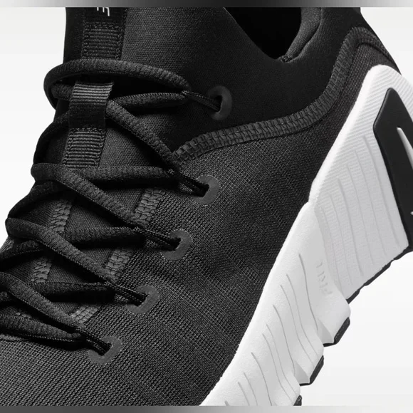 Nike Black and White Slip-On Training Sneakers / Nike Free Metcon 6 - NEW!! - Picture 2 of 12